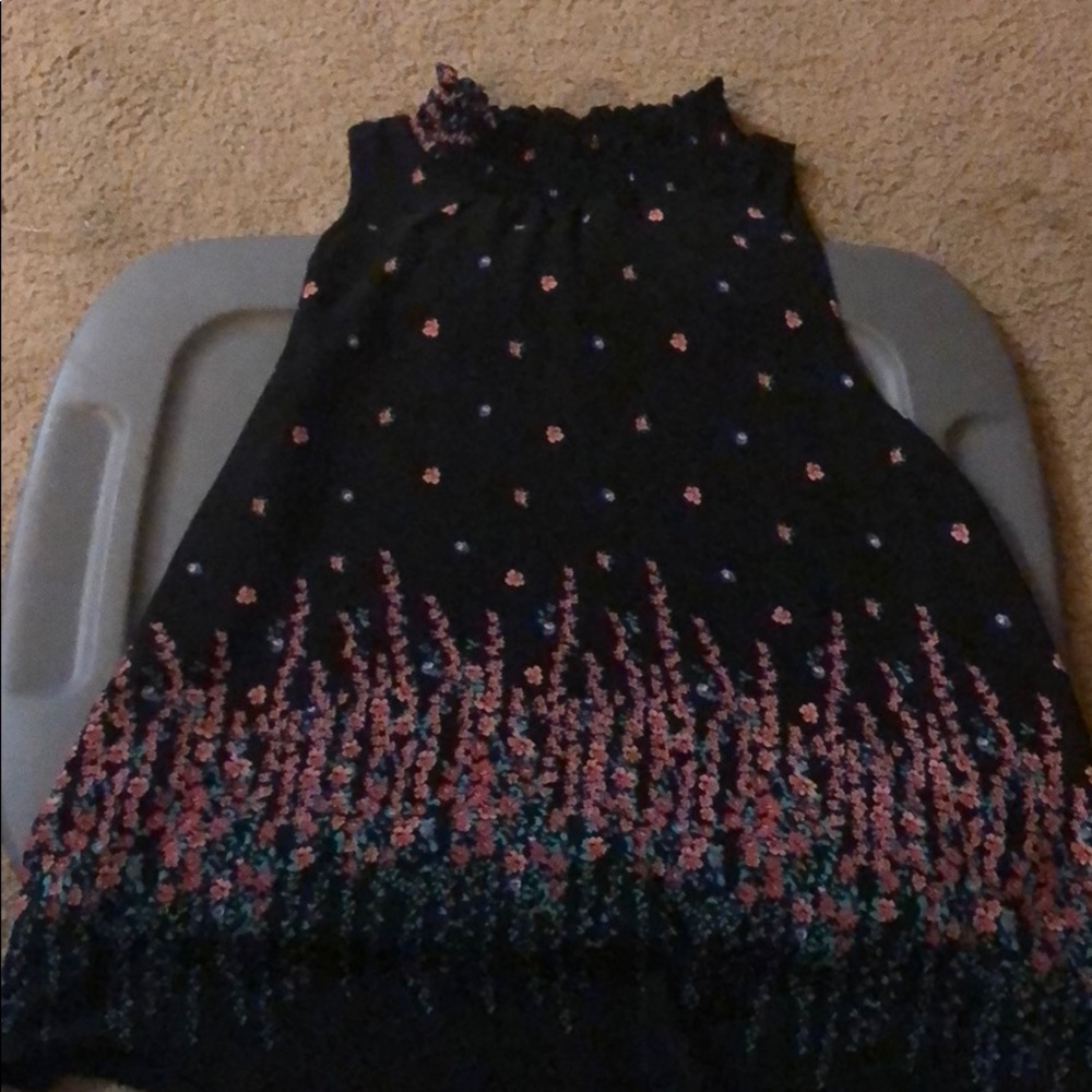 Turtle neck sleeveless shirt